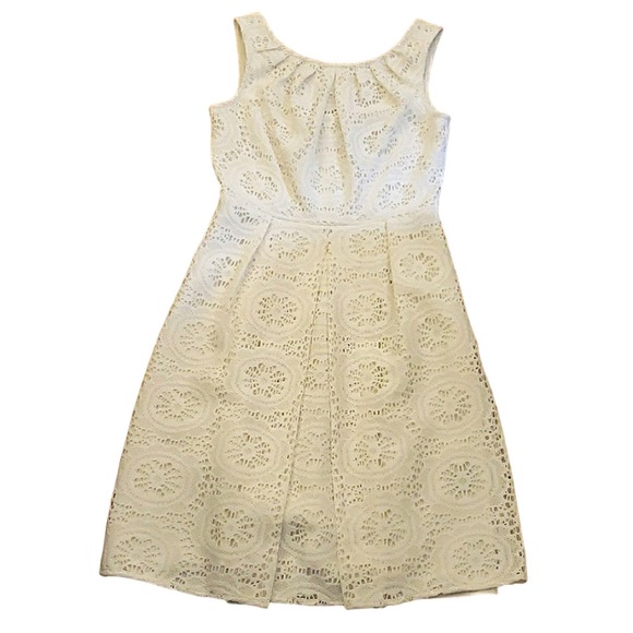 Adrianna Papell Dresses & Skirts - Adrianna Papell Crochet white dress size 6